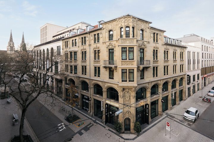 Hotel 74 of 81