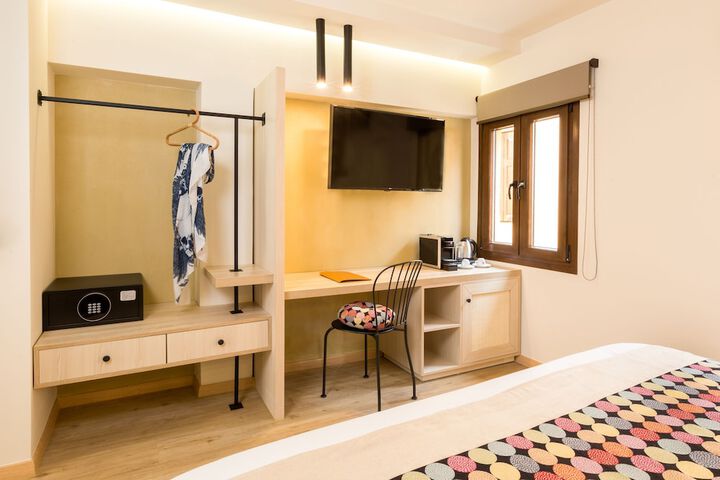Room 13 of 110