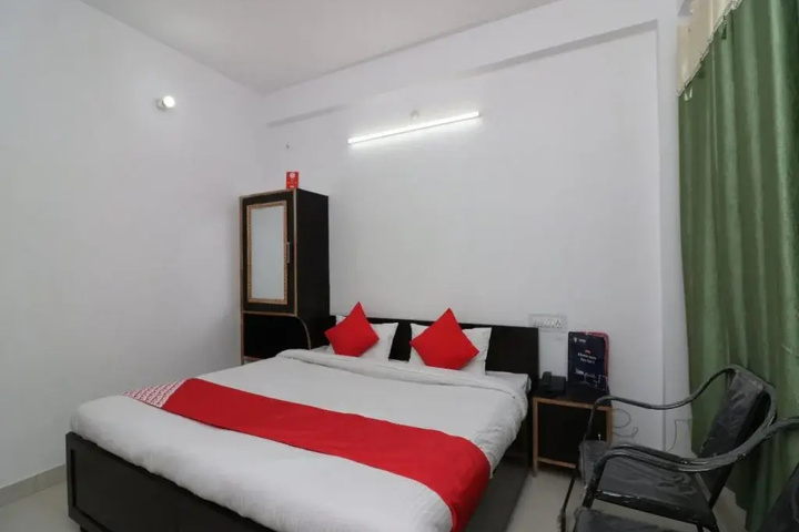 Room 5 of 11