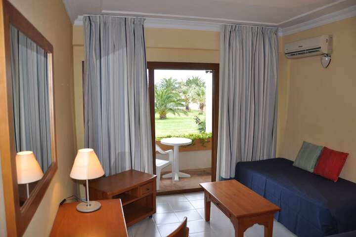 Room 5 of 132
