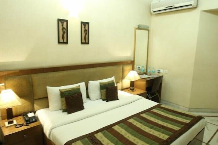 Room 13 of 22