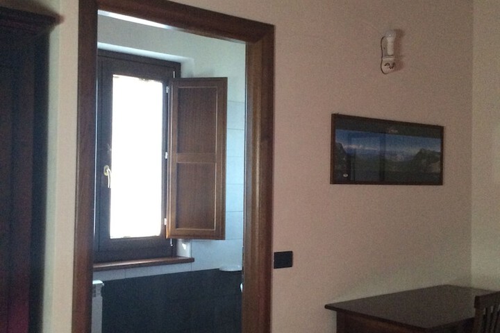 Room 26 of 38