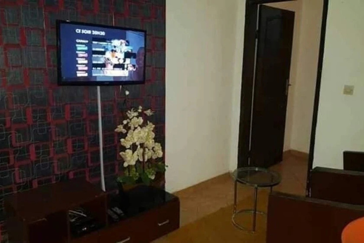 Room 8 of 9