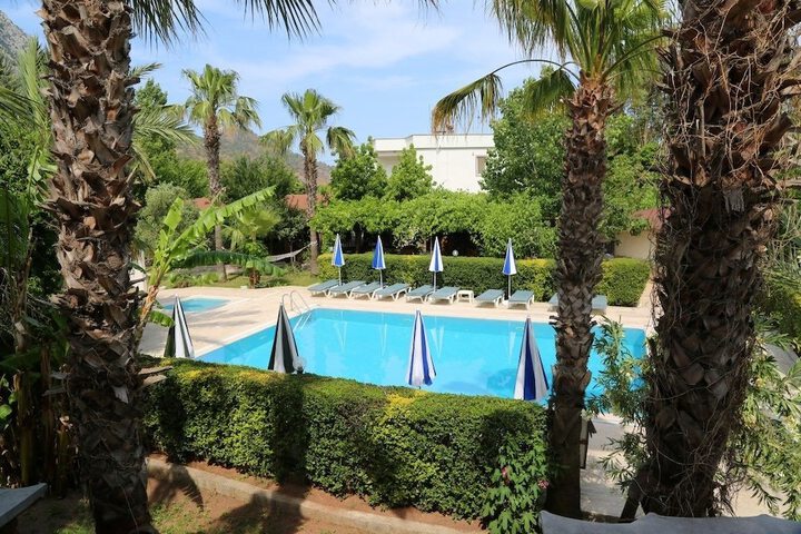 Pool 25 of 39