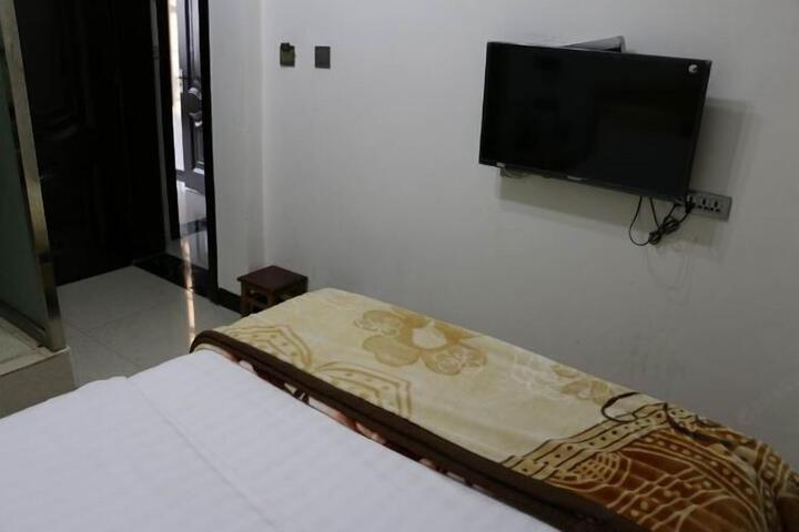 Room 128 of 142