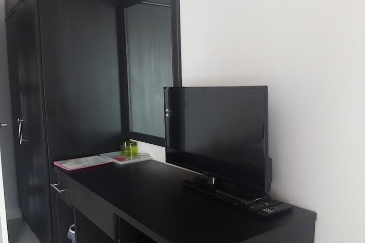 Room 25 of 38