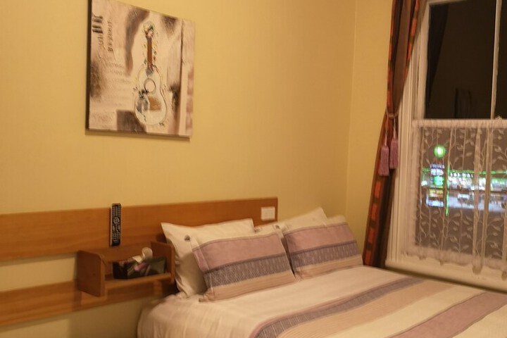 Room 12 of 37