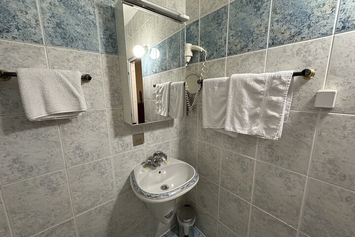 Room 43 of 69