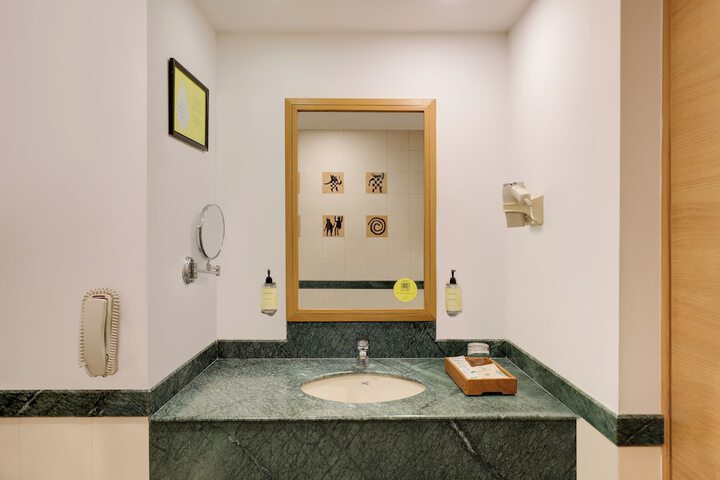 Room 17 of 42