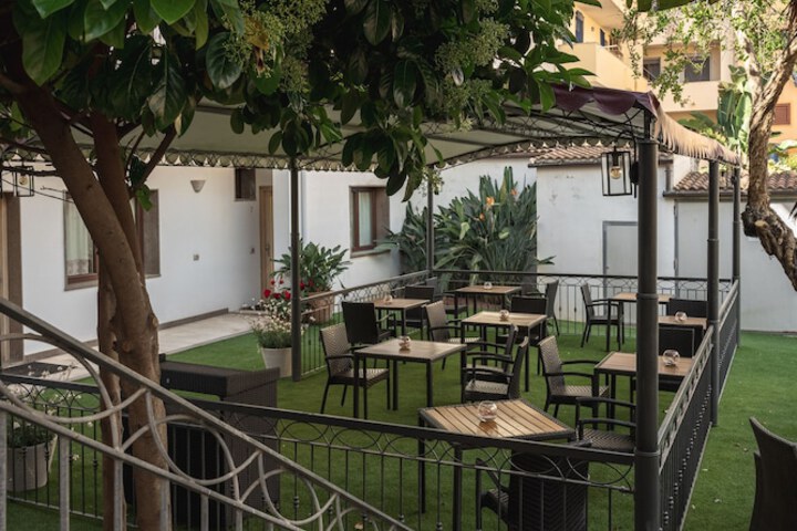 Hotel Exterior 138 of 157