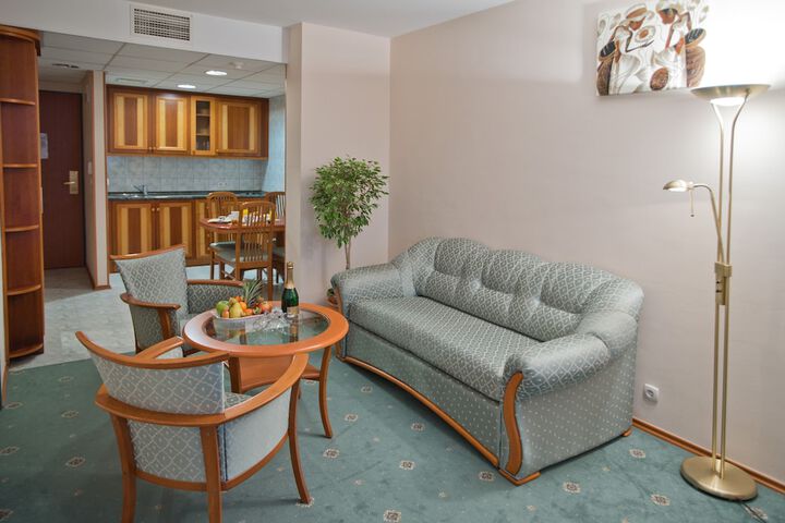 Room 16 of 77