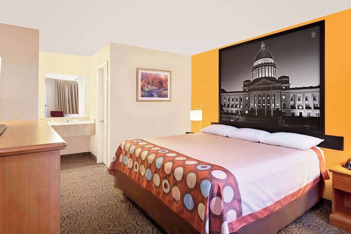 1 King Bed (5 of 8)