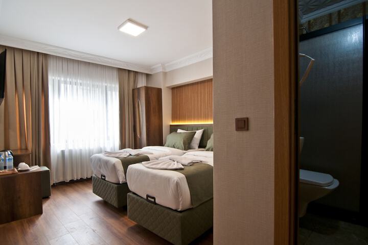 Room 17 of 28