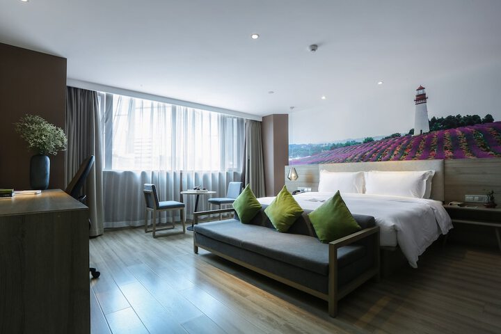 Room 28 of 60