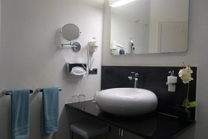 Room 34 of 58