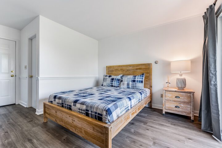 Room 9 of 34