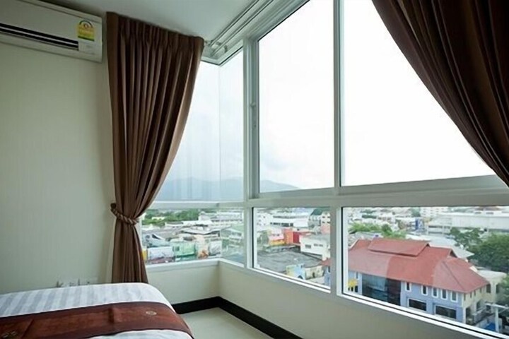 Room 30 of 43