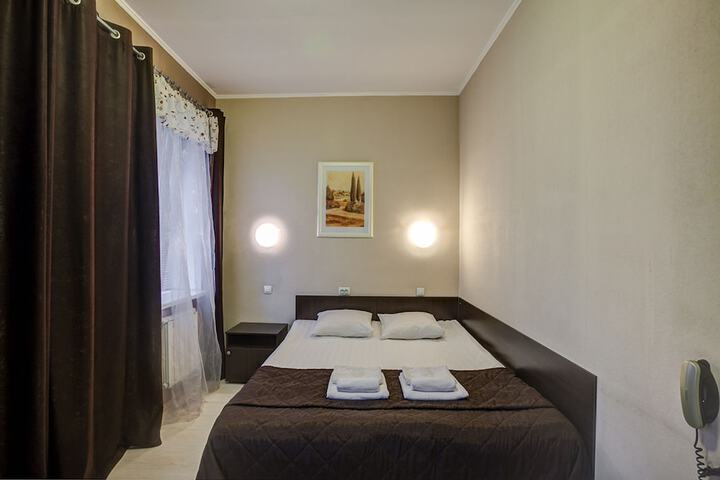 Room 32 of 68