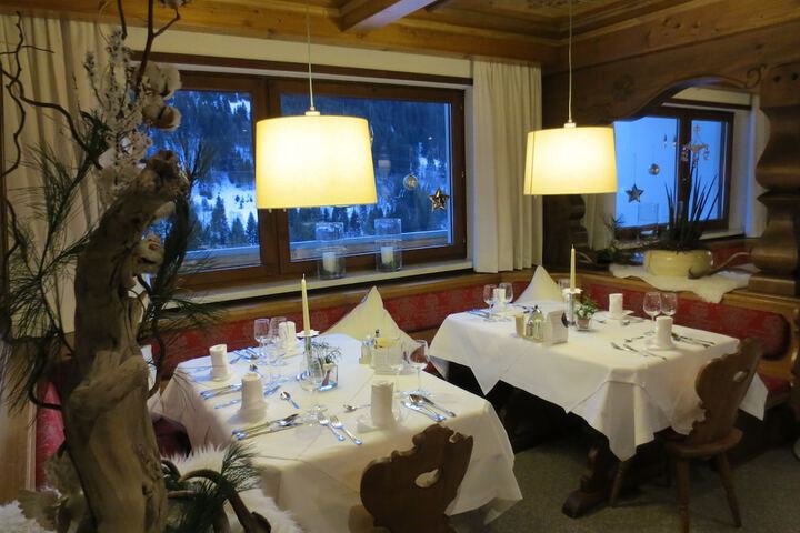 Dining 50 of 79