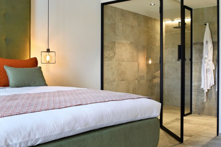 Room 14 of 68