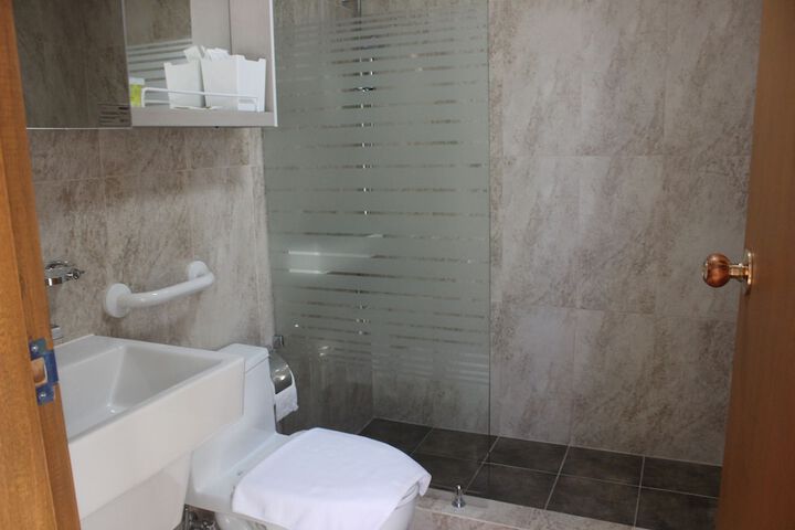 Room 40 of 77