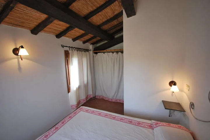 Room 3 of 20