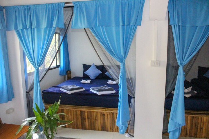 Room 12 of 27