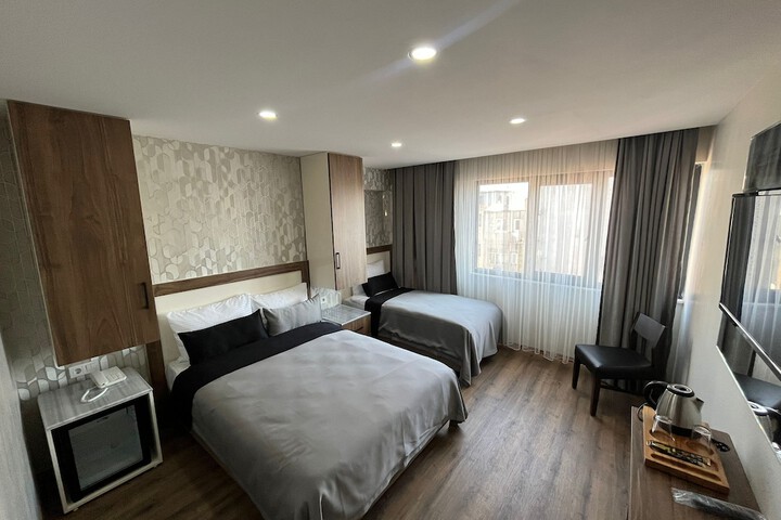 Room 13 of 20