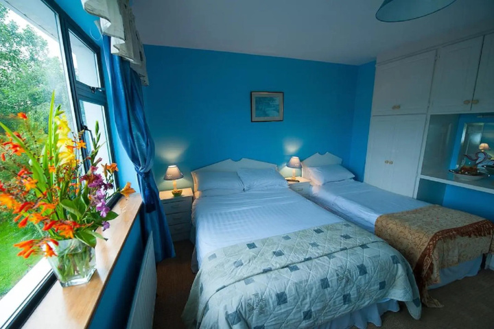 Room 4 of 13