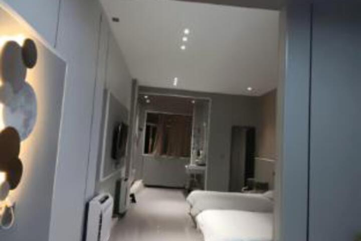 Room 22 of 23