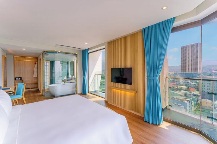 Room 12 of 83