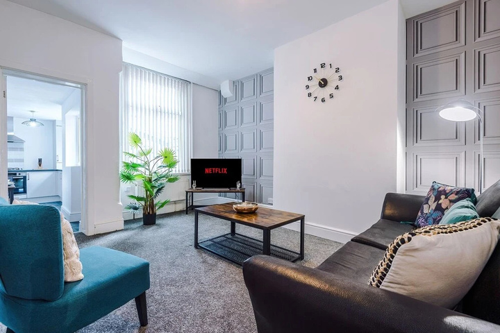 Room 9 of 12