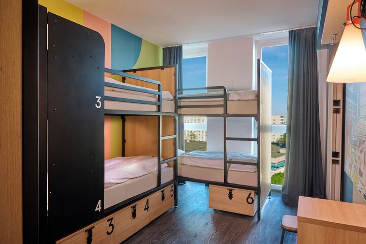 Room 25 of 58