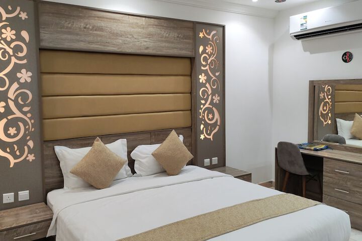 Room 12 of 24
