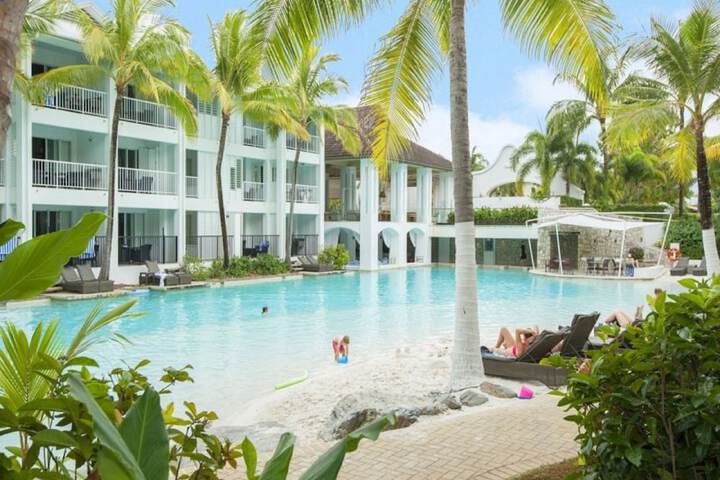 Beach Club Port Douglas 3 Bedroom Luxury Apartment in Port Douglas