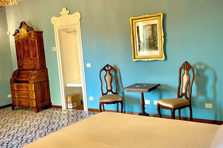 Room 16 of 98