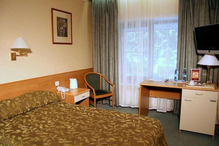 Room 16 of 42