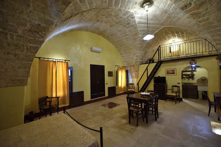 Room 5 of 96