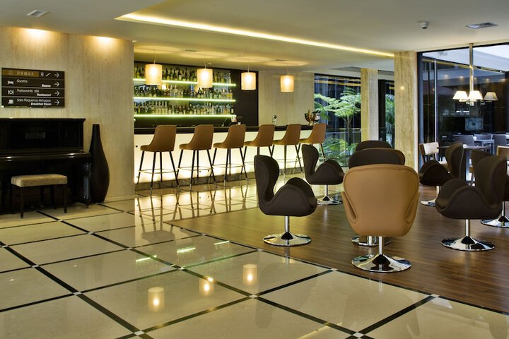 Lounge 71 of 92
