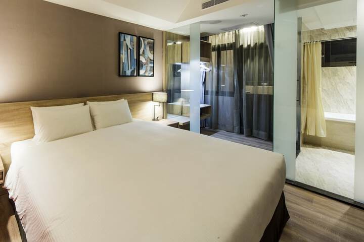 Room 43 of 63
