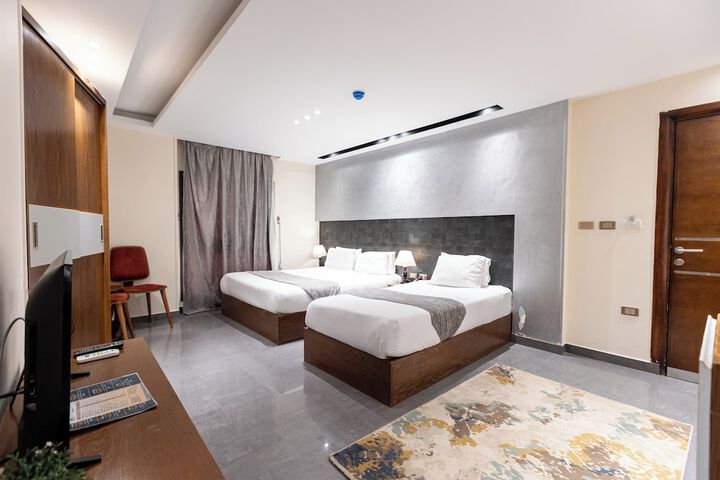 Room 44 of 103