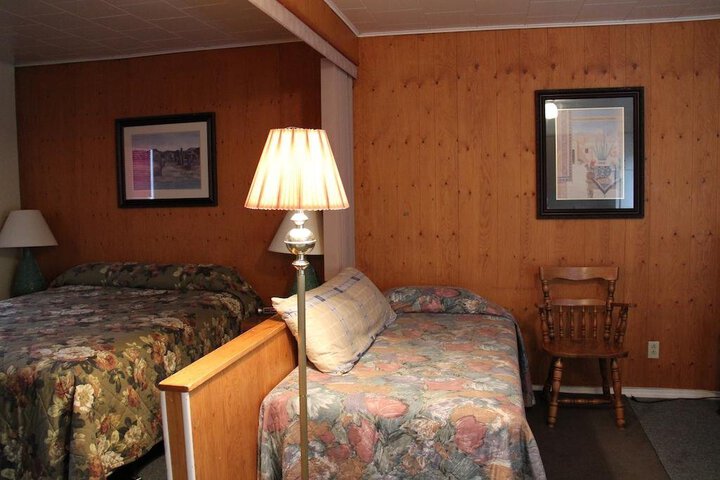 Photo of PINE BLUFF MOTEL