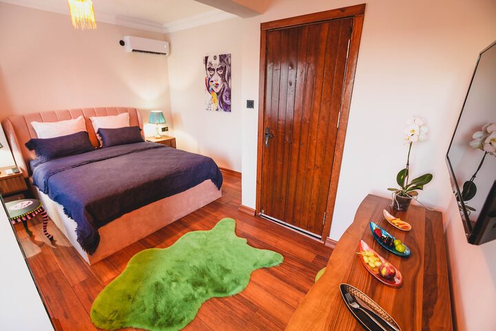 Room 2 of 22