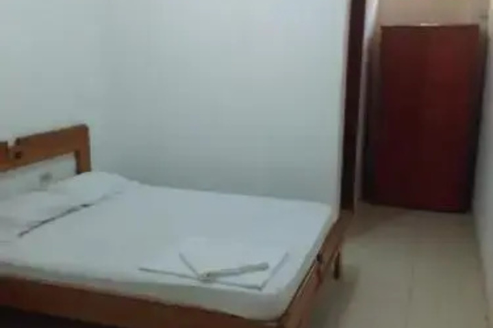 Room 11 of 12