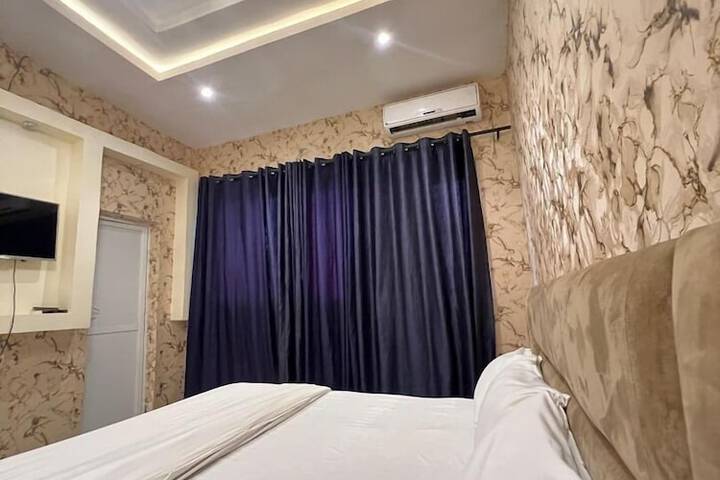 Room 5 of 15