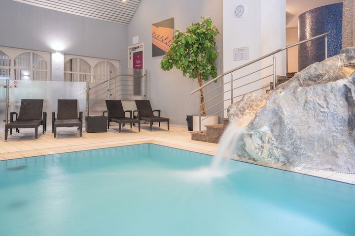 Pool 50 of 99