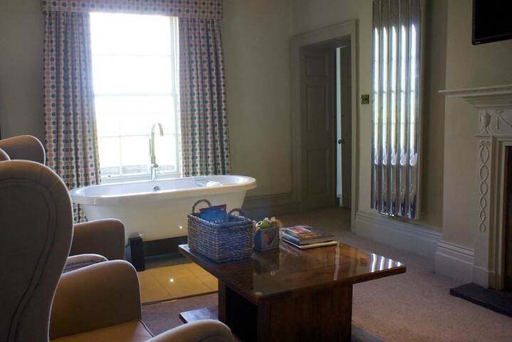 Room 10 of 36