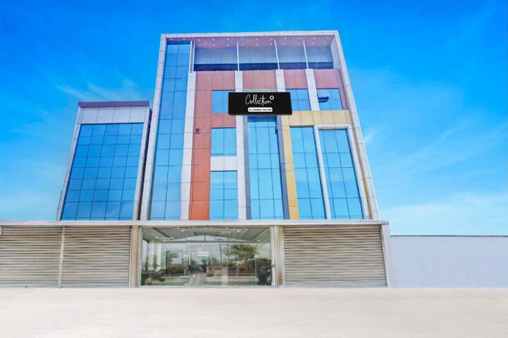 Exterior of Super Collection O Warangal Railway Station