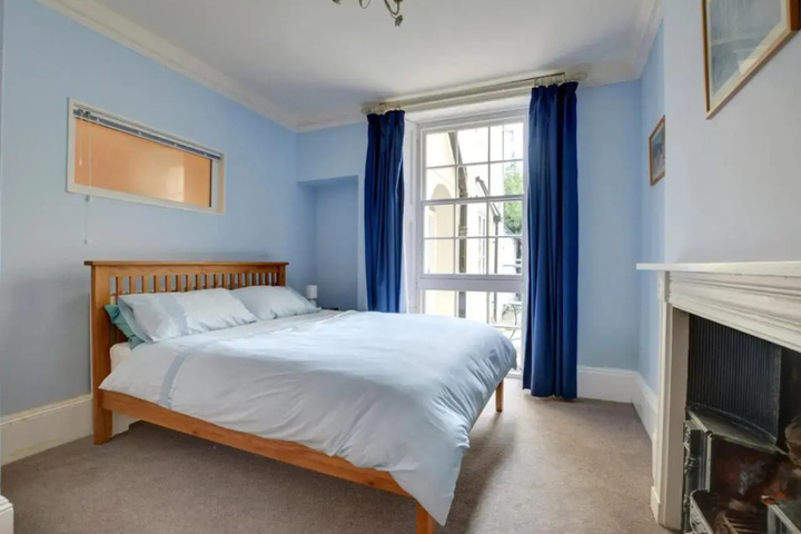 Room 4 of 11