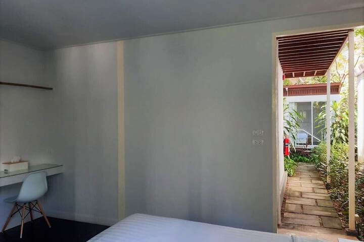 Room 16 of 127
